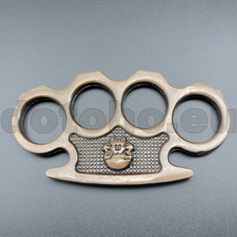 Puño americano, Personal de Autodefensa, Brass Knuckles